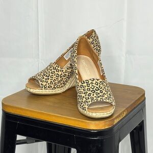 Toms Michelle Wedge Shoes in Natural Textured Small Leopard size 8.5